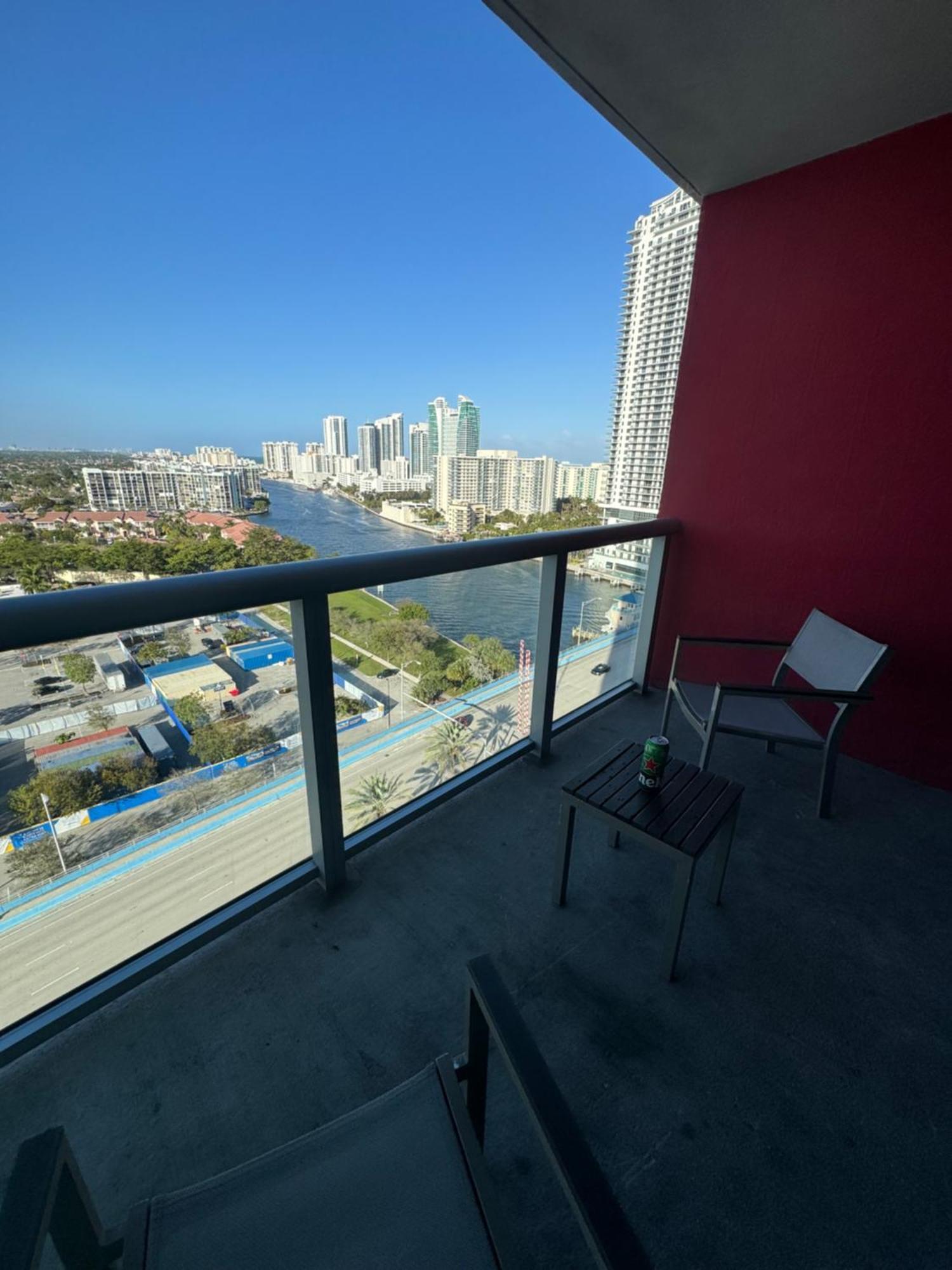 Lovely 2Bed 1Bath Condo With Private Balcony 18Th Floor Холандейл Бийч Екстериор снимка