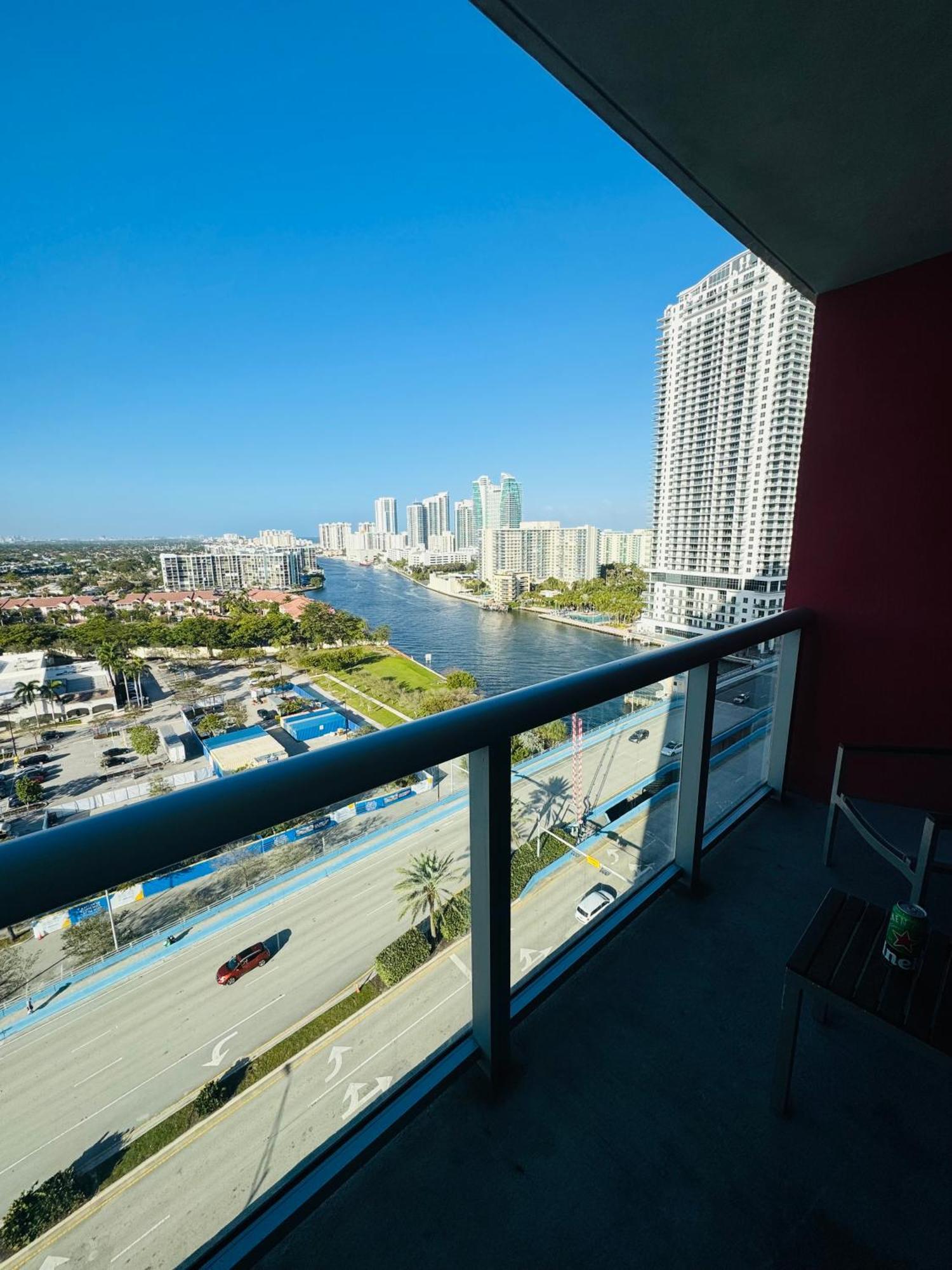 Lovely 2Bed 1Bath Condo With Private Balcony 18Th Floor Холандейл Бийч Екстериор снимка