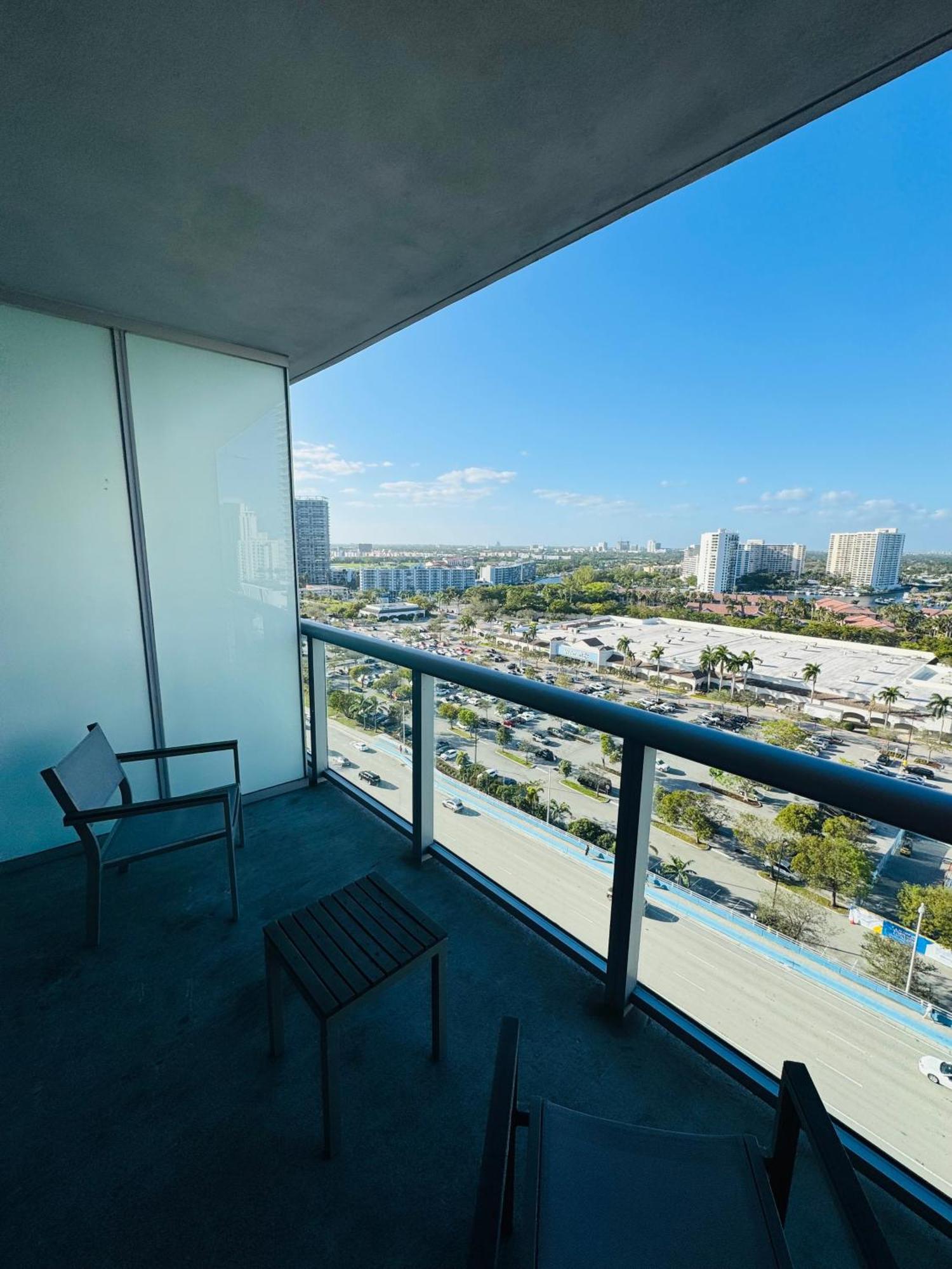 Lovely 2Bed 1Bath Condo With Private Balcony 18Th Floor Холандейл Бийч Екстериор снимка